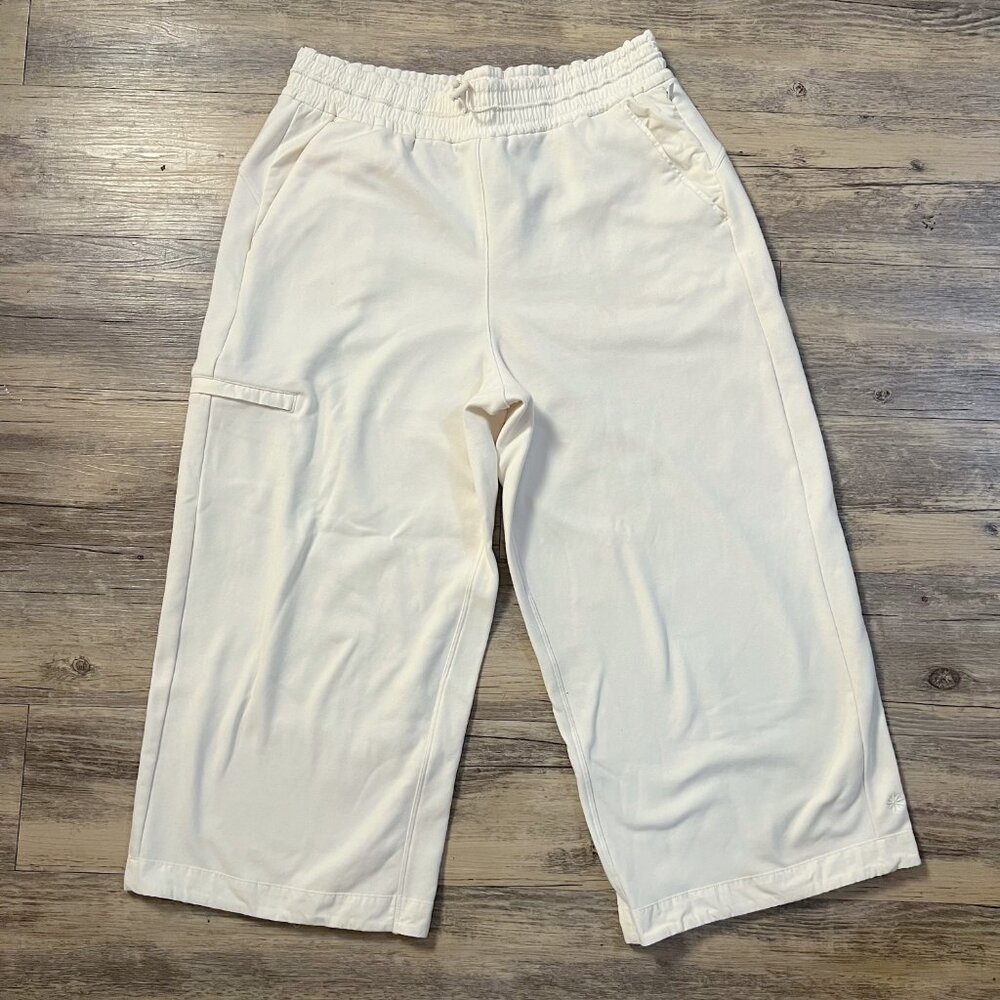 Athleta Triumph Hybrid Wide Crop Pants White Cargo Capri Pants Women's Size M
